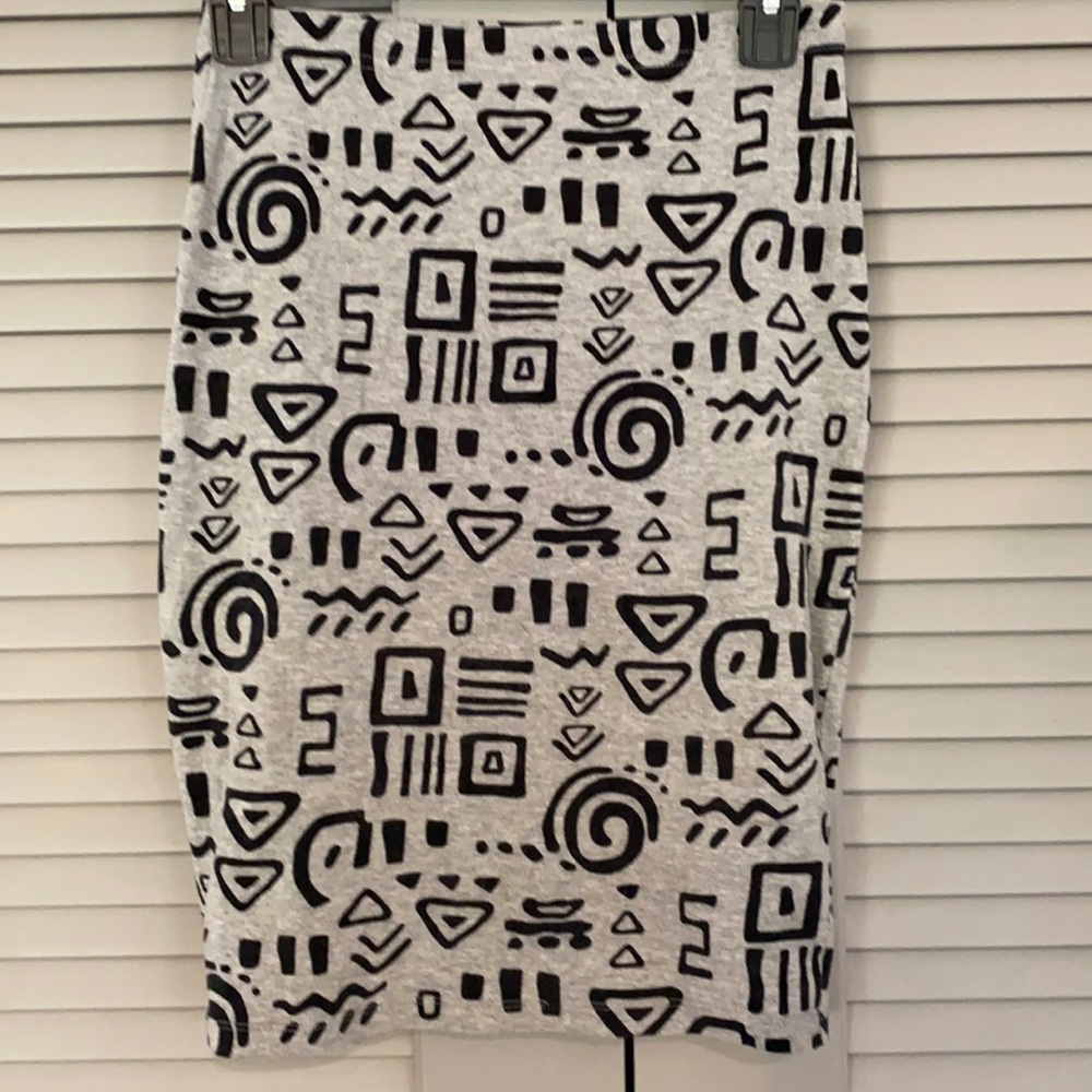 Black abstract patterned skirt